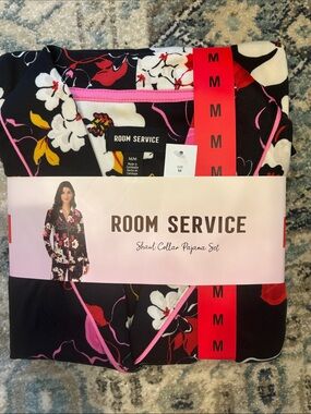 Women’s Shawl collar, pajama set, brand new, medium